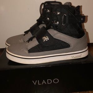 Vlado Atlas 2 Grey and Black